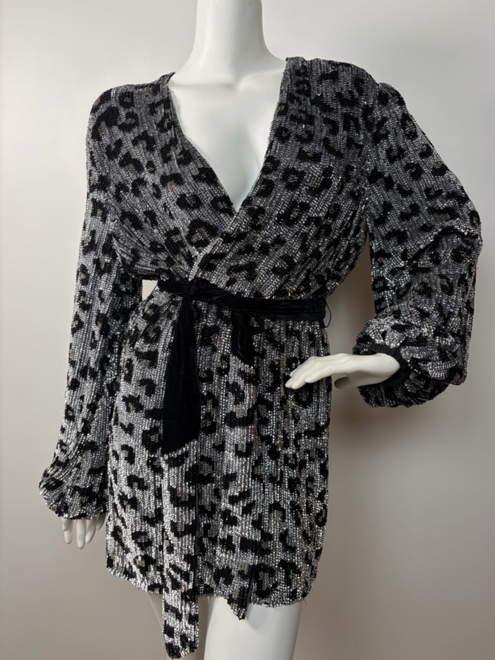 Retrofete Gabrielle Sequin Robe Dress Size XS in Silver Leopard